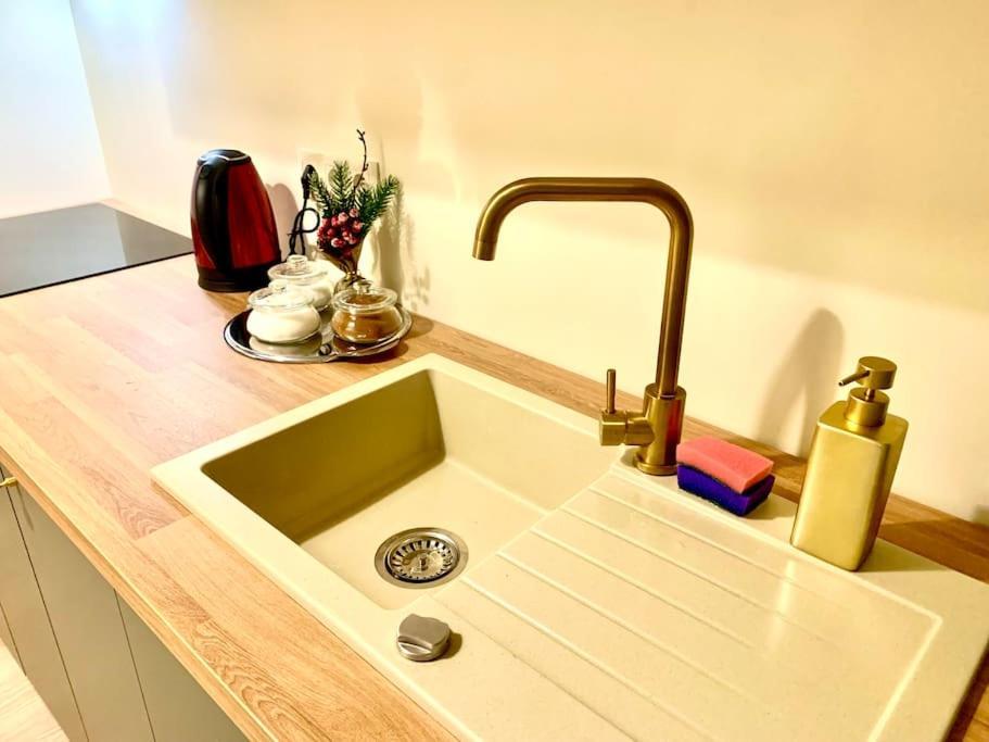 Brand New, Design Apartment Jojo, Oldtown, Balcony براتسيلافا المظهر الخارجي الصورة